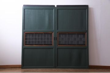 明治期の板戸2枚をリペア&カスタム!オリジナルのステンドグラスをはめ込み、ダークグリーンに着色仕上げ。(引き戸、建具)