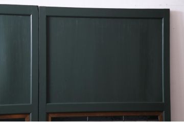 明治期の板戸2枚をリペア&カスタム!オリジナルのステンドグラスをはめ込み、ダークグリーンに着色仕上げ。(引き戸、建具)
