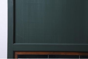 明治期の板戸2枚をリペア&カスタム!オリジナルのステンドグラスをはめ込み、ダークグリーンに着色仕上げ。(引き戸、建具)