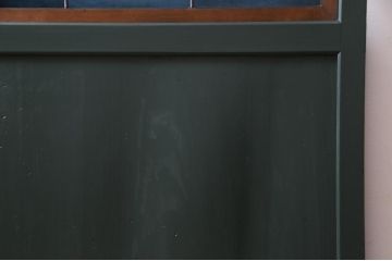 明治期の板戸2枚をリペア&カスタム!オリジナルのステンドグラスをはめ込み、ダークグリーンに着色仕上げ。(引き戸、建具)
