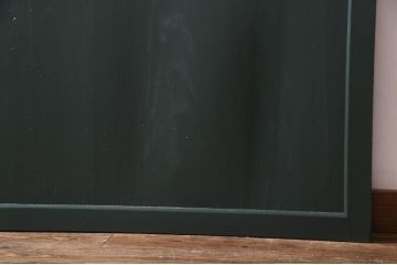 明治期の板戸2枚をリペア&カスタム!オリジナルのステンドグラスをはめ込み、ダークグリーンに着色仕上げ。(引き戸、建具)