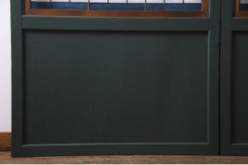 明治期の板戸2枚をリペア&カスタム!オリジナルのステンドグラスをはめ込み、ダークグリーンに着色仕上げ。(引き戸、建具)