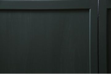 明治期の板戸2枚をリペア&カスタム!オリジナルのステンドグラスをはめ込み、ダークグリーンに着色仕上げ。(引き戸、建具)