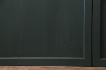 明治期の板戸2枚をリペア&カスタム!オリジナルのステンドグラスをはめ込み、ダークグリーンに着色仕上げ。(引き戸、建具)