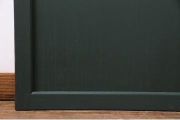 明治期の板戸2枚をリペア&カスタム!オリジナルのステンドグラスをはめ込み、ダークグリーンに着色仕上げ。(引き戸、建具)
