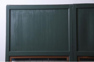 明治期の板戸2枚をリペア&カスタム!オリジナルのステンドグラスをはめ込み、ダークグリーンに着色仕上げ。(引き戸、建具)