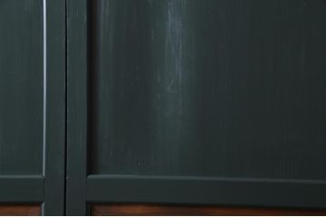 明治期の板戸2枚をリペア&カスタム!オリジナルのステンドグラスをはめ込み、ダークグリーンに着色仕上げ。(引き戸、建具)