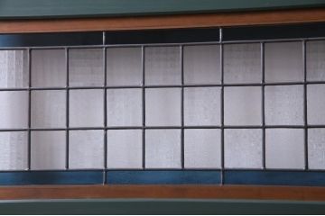 明治期の板戸2枚をリペア&カスタム!オリジナルのステンドグラスをはめ込み、ダークグリーンに着色仕上げ。(引き戸、建具)