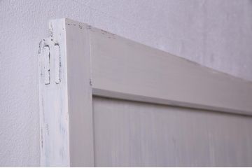 明治期の板戸をリペア&カスタム!オリジナルのステンドグラスをはめ込み、アンティークホワイトでペイント仕上げ。(引き戸、建具)
