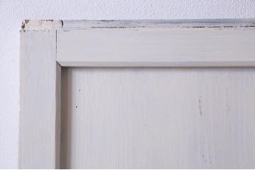 明治期の板戸をリペア&カスタム!オリジナルのステンドグラスをはめ込み、アンティークホワイトでペイント仕上げ。(引き戸、建具)