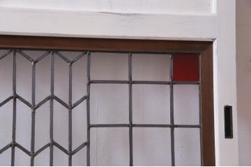 明治期の板戸をリペア&カスタム!オリジナルのステンドグラスをはめ込み、アンティークホワイトでペイント仕上げ。(引き戸、建具)