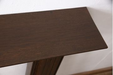 イギリスアンティークのマントルピースをリペア&カスタム!巾木のサイズに合わせ、本体両脚(壁側)に切欠き加工。(暖炉、ファイヤープレイス、ディスプレイ)