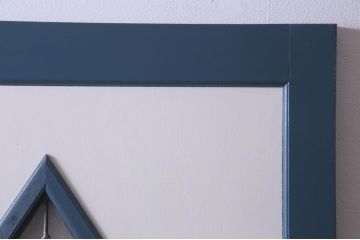 昭和初期のドアをリペア&カスタム!オリジナルのステンドグラスをはめ込み、アンティークホワイトとブルーグレーのツートンカラーにペイント仕上げ。(木製扉、建具)