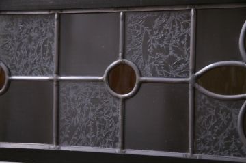 明治大正期の大正ロマンな欄間をリペア&カスタム!オリジナルのステンドグラスをはめ込み、濃い茶色で着色仕上げ。(明り取り、明かり取り、ディスプレイ)