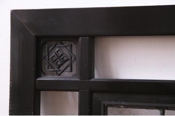 明治大正期の大正ロマンな欄間をリペア&カスタム!オリジナルのステンドグラスをはめ込み、濃い茶色で着色仕上げ。(明り取り、明かり取り、ディスプレイ)