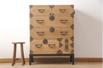 明治大正期の時代箪笥をリペア&カスタム!ストリップド加工を行い、鉄脚を取り付け。(和たんす、整理箪笥、収納箪笥、チェスト、引き出し)