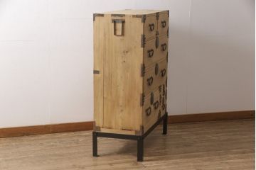 明治大正期の時代箪笥をリペア&カスタム!ストリップド加工を行い、鉄脚を取り付け。(和たんす、整理箪笥、収納箪笥、チェスト、引き出し)