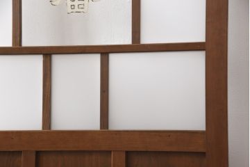 大正昭和初期のレトロなドアをリペア&カスタム!高さをリサイズし、ガラスを反転。蝶番を取り外し、ローラー締まりを取り付け。現状の色味をベースに着色仕上げ。(ガラス扉、建具)
