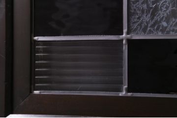 明治期のガラス帯戸2枚をリペア&カスタム!オリジナルのステンドグラスをはめ込み、濃い茶色で着色仕上げ。(引き戸、板戸、ガラス戸、建具)