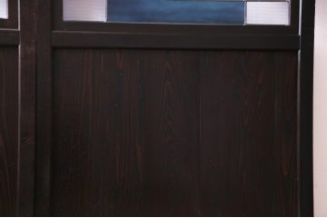 明治期のガラス帯戸2枚をリペア&カスタム!オリジナルのステンドグラスをはめ込み、濃い茶色で着色仕上げ。(引き戸、板戸、ガラス戸、建具)