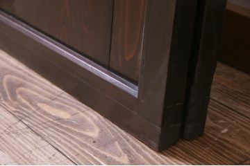 明治期のガラス帯戸2枚をリペア&カスタム!オリジナルのステンドグラスをはめ込み、濃い茶色で着色仕上げ。(引き戸、板戸、ガラス戸、建具)