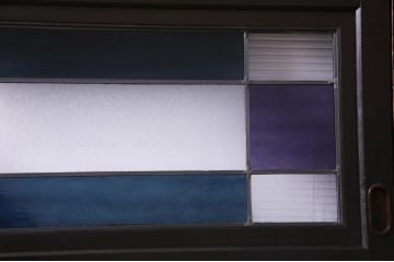 明治期のガラス帯戸2枚をリペア&カスタム!オリジナルのステンドグラスをはめ込み、濃い茶色で着色仕上げ。(引き戸、板戸、ガラス戸、建具)