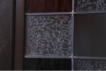 明治大正期の帯戸をリペア&カスタム!オリジナルのステンドグラスをはめ込み、濃い茶色で着色仕上げ。(引き戸、板戸、ガラス戸、建具)