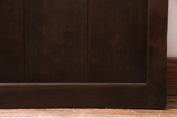 昭和初期の引き戸をリペア&カスタム!オリジナルのステンドグラスをはめ込み、落ち着いた茶色に着色仕上げ。(ガラス戸、建具)