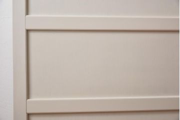引き戸2枚をリペア&カスタム!オリジナルのステンドグラスをはめ込み、全体をアンティークホワイトでペイント仕上げ。(ガラス戸、建具)