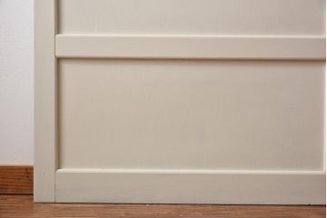 引き戸2枚をリペア&カスタム!オリジナルのステンドグラスをはめ込み、全体をアンティークホワイトでペイント仕上げ。(ガラス戸、建具)