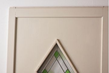引き戸2枚をリペア&カスタム!オリジナルのステンドグラスをはめ込み、全体をアンティークホワイトでペイント仕上げ。(ガラス戸、建具)