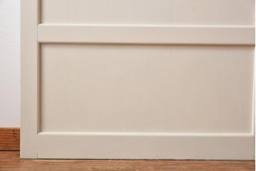 引き戸2枚をリペア&カスタム!オリジナルのステンドグラスをはめ込み、全体をアンティークホワイトでペイント仕上げ。(ガラス戸、建具)