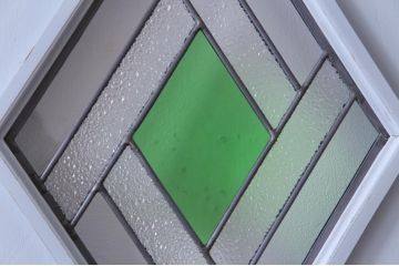 ドアをリペア&カスタム!オリジナルのステンドグラスをはめ込み、引手は左右に取付け。ブルーグレーにペイント仕上げ。(引き戸、建具)