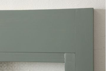 昭和初期のガラス戸2枚セットをリペア&カスタム!高さと幅をリサイズし、指定箇所を花菱模様・市松模様のガラスに差し替え。本体は青緑色にペイント仕上げ。(引き戸、建具)