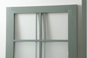 昭和初期のガラス戸2枚セットをリペア&カスタム!高さと幅をリサイズし、指定箇所を花菱模様・市松模様のガラスに差し替え。本体は青緑色にペイント仕上げ。(引き戸、建具)