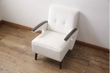 1人掛けソファをリペア&カスタム!ご指定の生地に張り替え、くるみボタンやパイピングも再現。(アームソファ)