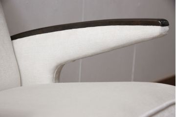 1人掛けソファをリペア&カスタム!ご指定の生地に張り替え、くるみボタンやパイピングも再現。(アームソファ)