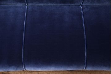 木製フレームの3人掛けソファをリペア&カスタム!生地を張り替え、3分割に縫い目を付けて鋲で仕上げ。フレームはブラウンに着色。(3Pソファ、トリプルソファ)