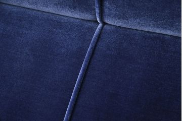 木製フレームの3人掛けソファをリペア&カスタム!生地を張り替え、3分割に縫い目を付けて鋲で仕上げ。フレームはブラウンに着色。(3Pソファ、トリプルソファ)