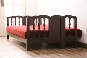 アンティークのソファベッドをリペア&カスタム!座面内部のスプリングを取り外し、ウレタンに交換。指定の生地に張り替え。(3人掛けソファ、トリプルソファ)