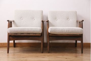 ヴィンテージの1人掛けソファ2脚をリペア&カスタム!指定の生地に座面を張り替え、脚部は強度とがたつきを調整。(アームチェア、椅子)