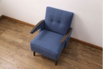ヴィンテージの1人掛けソファをリペア&カスタム!指定の生地に張り替え、ボタンと縁のパイピングを再現。(1Pソファ、アームソファ)