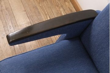 ヴィンテージの1人掛けソファをリペア&カスタム!指定の生地に張り替え、ボタンと縁のパイピングを再現。(1Pソファ、アームソファ)