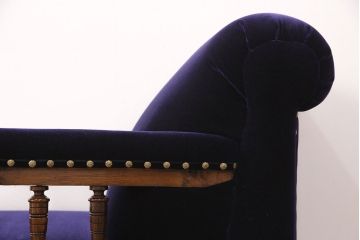 イギリスアンティークのシェーズロングをリペア&カスタム!座面と肘置きのウレタンを交換し、指定の生地に張り替え。(カウチソファ、長椅子)