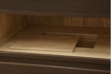 桐箪笥をリペア&カスタム!天板を取り付け、全体をチェスナット系の色に着色仕上げ。(収納箪笥、和タンス、衣装箪笥、整理タンス、引き出し)