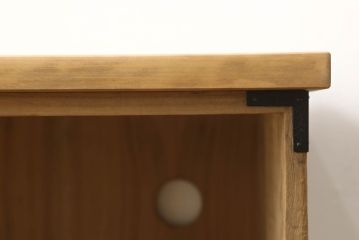 桐箪笥をリペア&カスタム!上段引き出しを外し、オープン棚仕様に。天板と鉄脚を取り付け、背面に配線用の穴あけ加工。ワックスにて仕上げ。(和タンス、ローチェスト、テレビ台、テレビボード、ローボード、リビングボード)