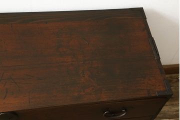 昭和初期の仙台箪笥の見た目を変えずに綺麗にリペア!傷を修復し、引き出し等の可動部を調整。現状の色味をベースに着色仕上げ。(時代箪笥、衣装箪笥、和タンス、収納たんす)