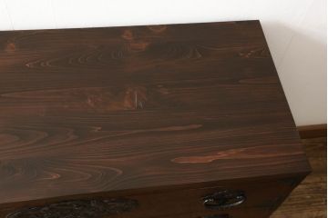 和製ビンテージの仙台箪笥ローチェストをリペア&カスタム!天板を新たに取り付け、下部は台車を取り付け。本体の色味に合わせて着色仕上げ。(衣装箪笥、和箪笥、引き出し、車箪笥、ヴィンテージ)