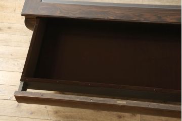 ビンテージの座卓をリペア&カスタム!天板をくり抜きガラス天板をはめ込み。ショーケース付き座卓にリメイク。ディスプレイスペースは鍵付きの引き出し仕様に加工。(ローテーブル、センターテーブル、ヴィンテージ)