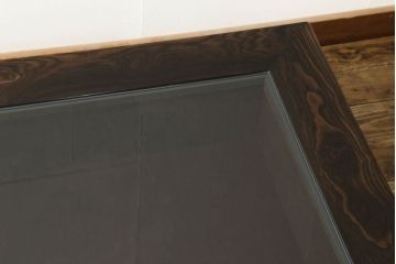 ビンテージの座卓をリペア&カスタム!天板をくり抜きガラス天板をはめ込み。ショーケース付き座卓にリメイク。ディスプレイスペースは鍵付きの引き出し仕様に加工。(ローテーブル、センターテーブル、ヴィンテージ)